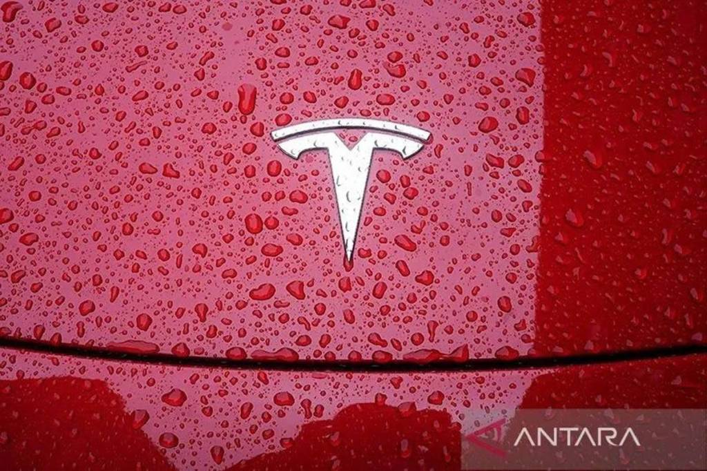 Tesla Menarik Kembali 3.878 Cybertruck karena Pedal Akselerator Bisa&nbsp;Macet