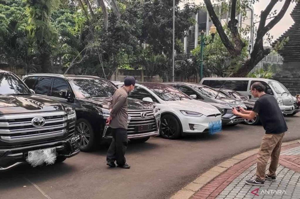 5 Orang Ditangkap Polda Metro Jaya Terkait Pemalsuan Pelat Khusus DPR&nbsp;RI