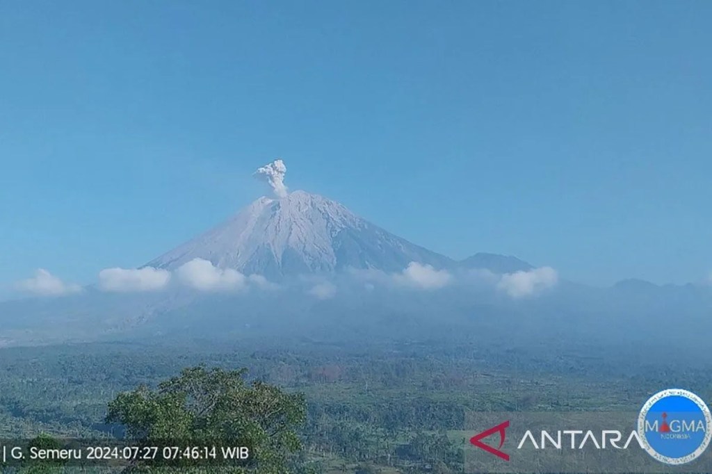 Gunung Semeru Erupsi 5 Kali, Letusan Setinggi 800&nbsp;Meter