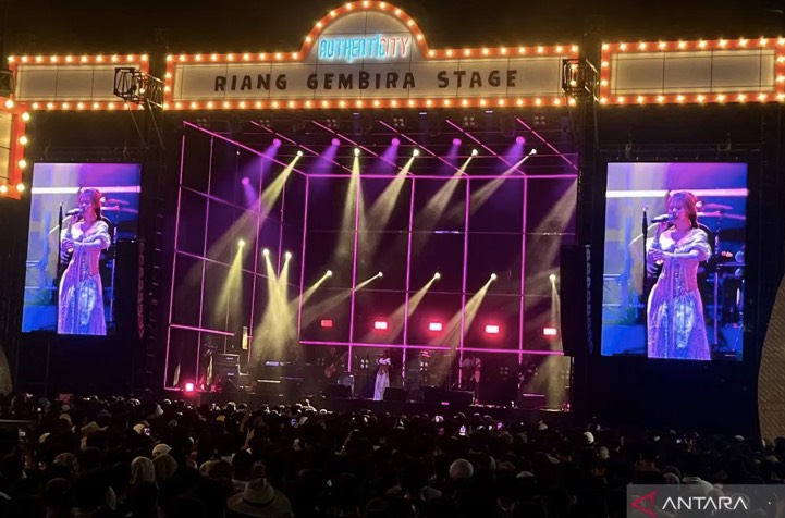 Nadin Amizah Sedih Sebelum Nyanyikan Lagu Bertaut pada Pestapora&nbsp;2024