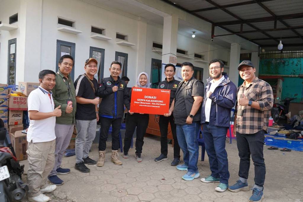 Telkomsel Berikan Bantuan kepada Warga Terdampak Bencana Gempa di Kabubaten&nbsp;Bandung